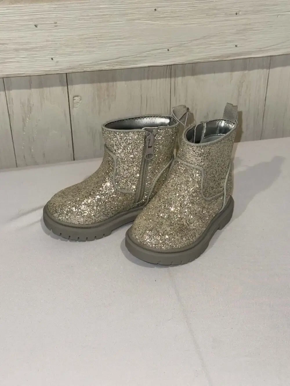Cat & Jack Toddler Flora Chelsea Glitter Boots Silver Size 5